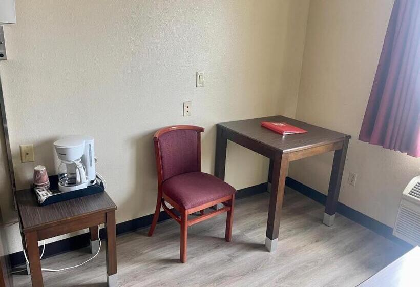 Люкс, Econo Lodge Inn & Suites Corning