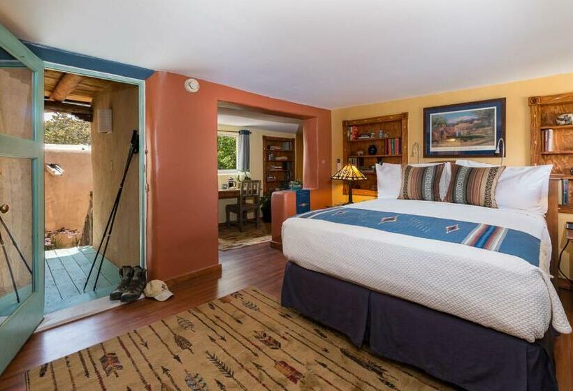 Полулюкс, Inn Of The Turquoise Bear