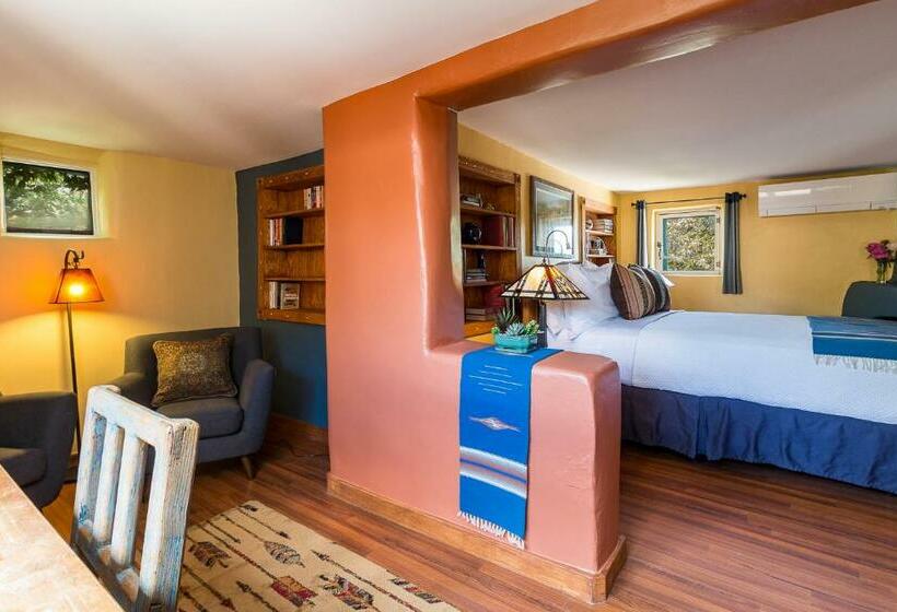 Полулюкс, Inn Of The Turquoise Bear