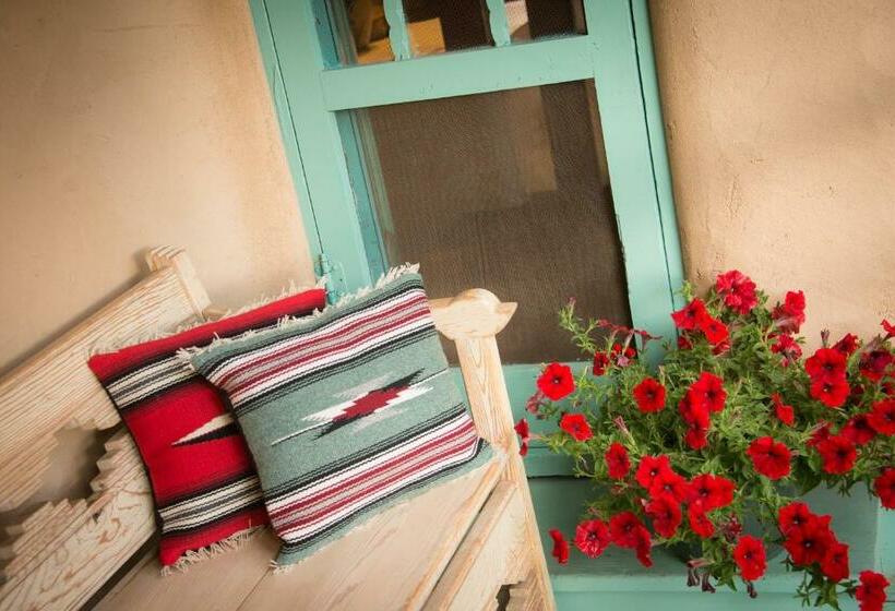 Полулюкс, Inn Of The Turquoise Bear