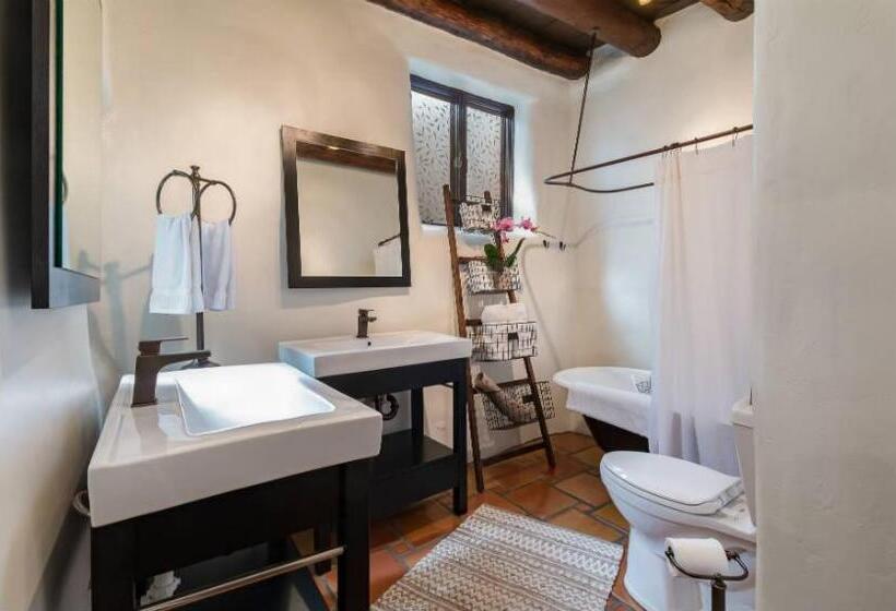 Люкс, Inn Of The Turquoise Bear