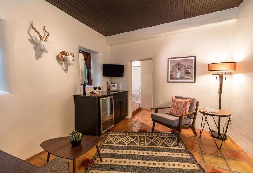 Люкс, Inn Of The Turquoise Bear