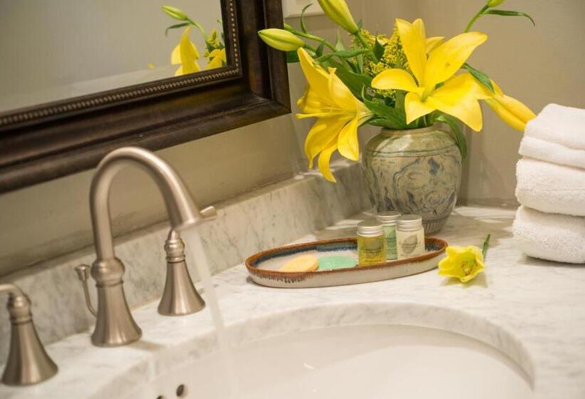 Номер Deluxe Кровать Кинг, Inn Of The Turquoise Bear