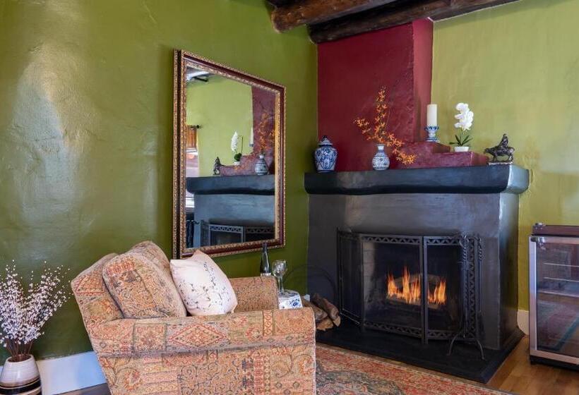 Номер Deluxe Кровать Кинг, Inn Of The Turquoise Bear