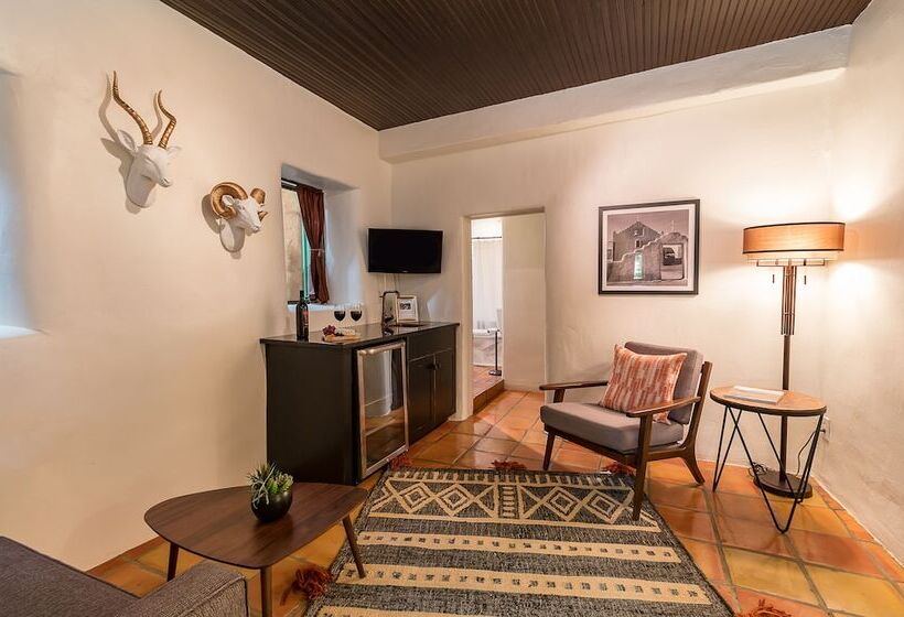 Люкс, Inn Of The Turquoise Bear