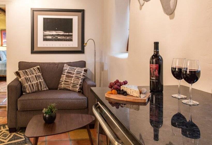 Люкс, Inn Of The Turquoise Bear