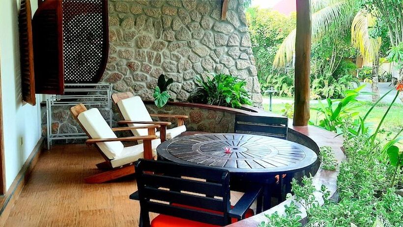 آپارتمان سوپریور 1 خوابه, The Islander