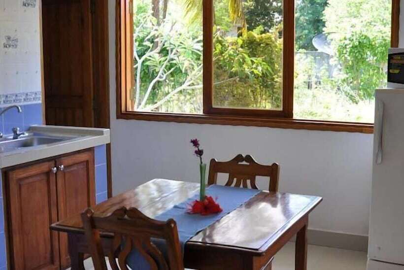 آپارتمان سوپریور 1 خوابه, The Islander