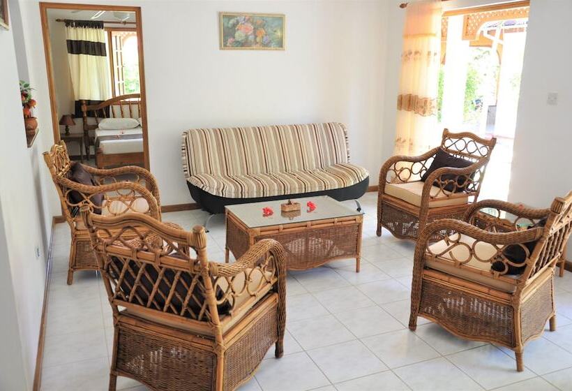 ویلای 2 خوابه, The Islander