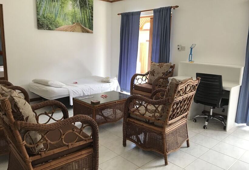 ویلای 2 خوابه, The Islander