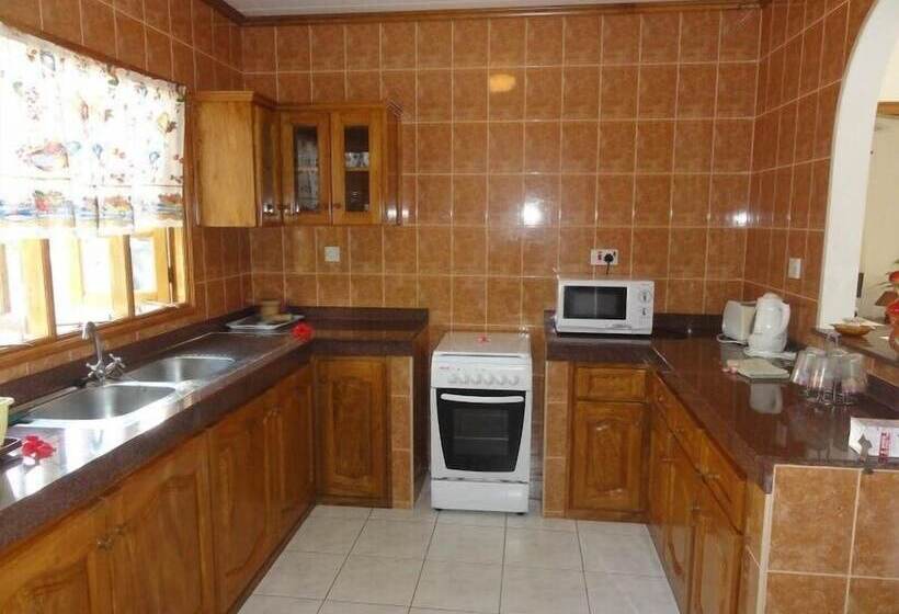ویلای 2 خوابه, The Islander