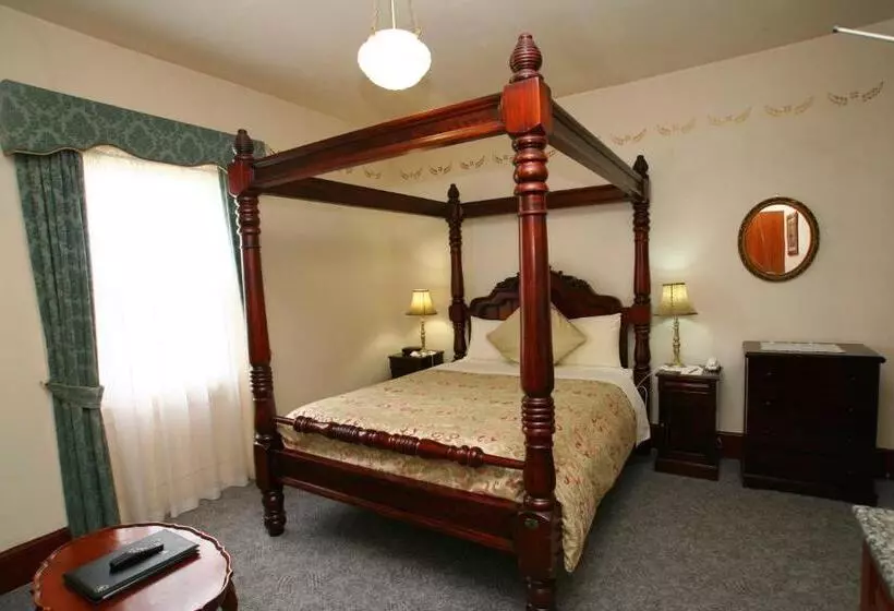 اتاق سوپریور با وان آب گرم, The Lodge On Elizabeth Boutique