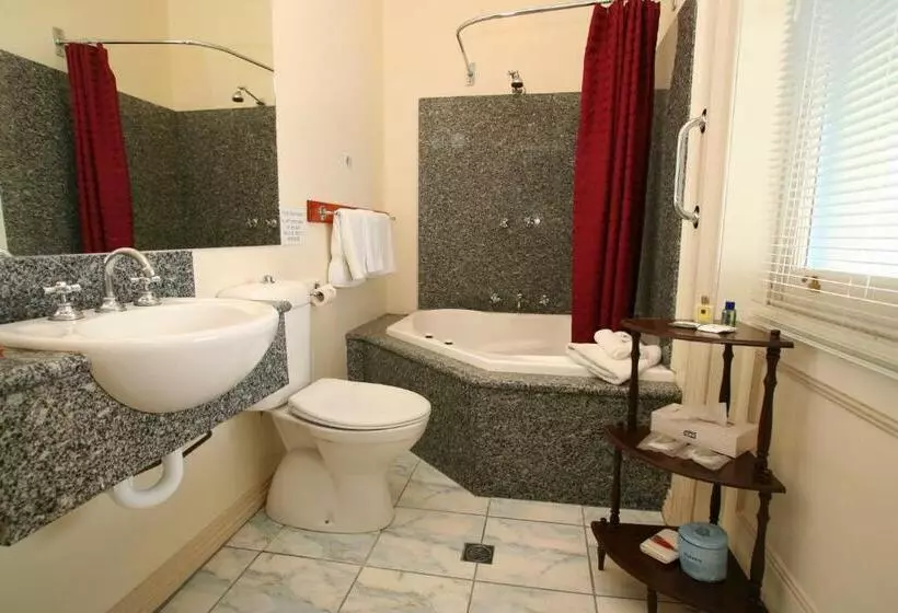 اتاق سوپریور با وان آب گرم, The Lodge On Elizabeth Boutique