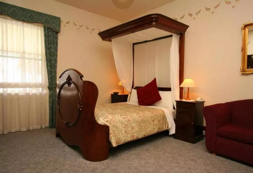 اتاق سوپریور با وان آب گرم, The Lodge On Elizabeth Boutique