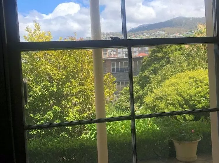 اتاق استاندارد با وان آب گرم, The Lodge On Elizabeth Boutique