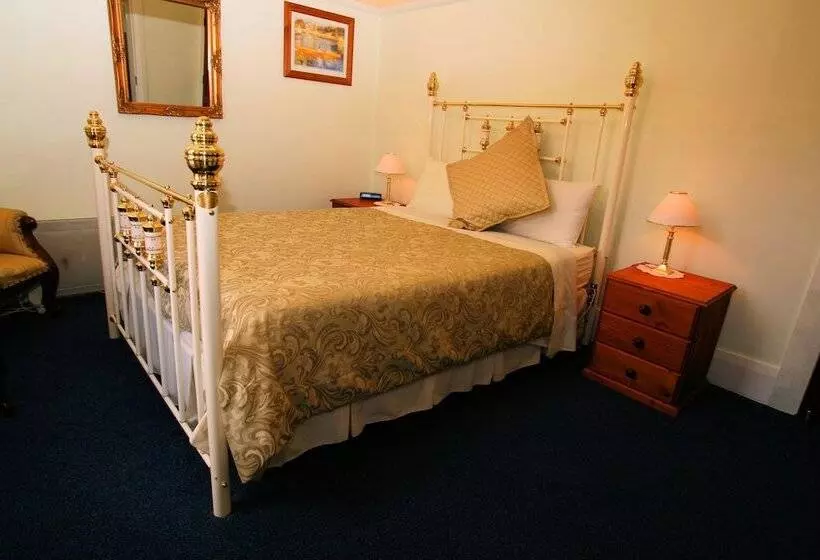 اتاق استاندارد با وان آب گرم, The Lodge On Elizabeth Boutique