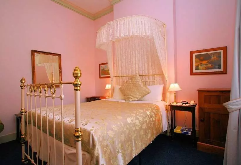 اتاق سوپریور با وان آب گرم, The Lodge On Elizabeth Boutique