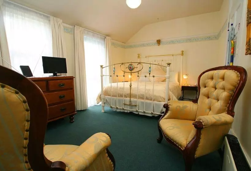 اتاق استاندارد, The Lodge On Elizabeth Boutique