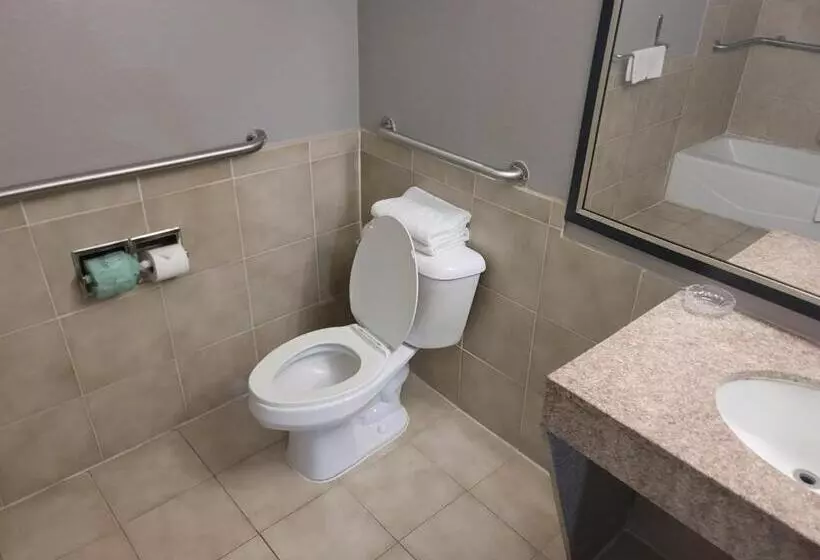 身障者適用キングサイズベッドルーム, Studio 6 Suites Hinesville, Ga