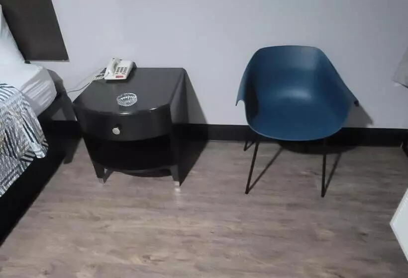 身障者適用キングサイズベッドルーム, Studio 6 Suites Hinesville, Ga