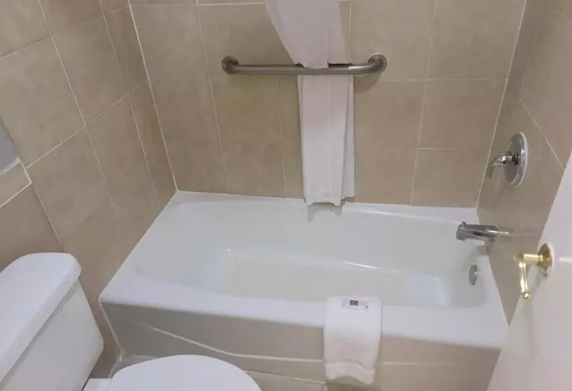 キングサイズベッドのデラックスルーム, Studio 6 Suites Hinesville, Ga