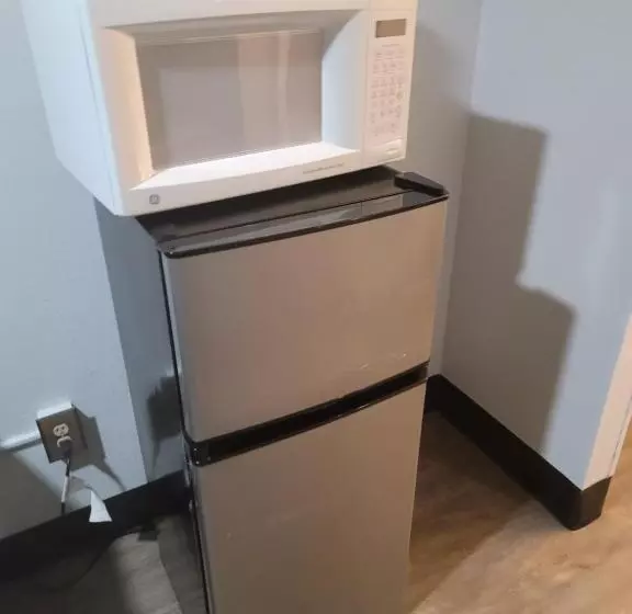キングサイズベッドのデラックスルーム, Studio 6 Suites Hinesville, Ga