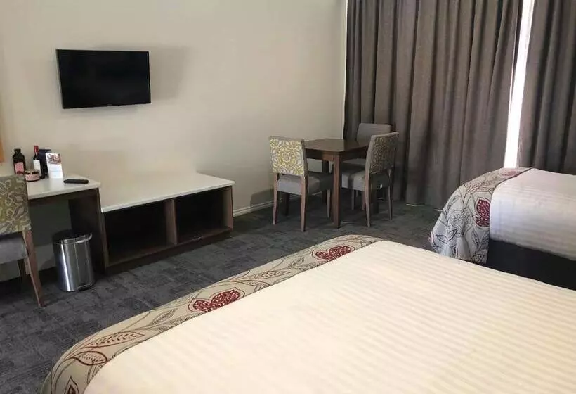اتاق سوپریور, Young Federation Motor Inn And Services Club