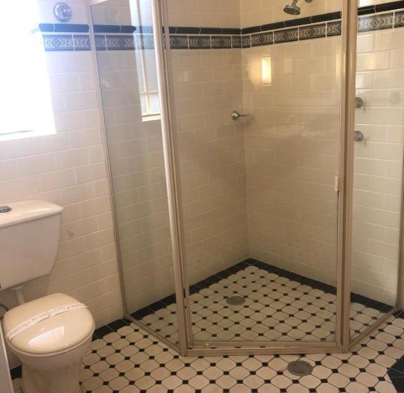 スタンダードルーム, Young Federation Motor Inn And Services Club