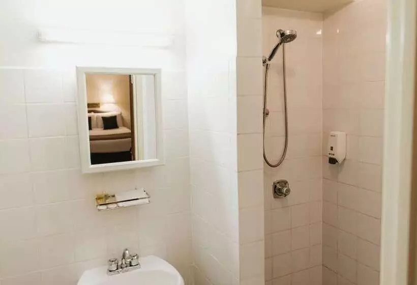 اتاق اکونومی, Airport Hotel Mara