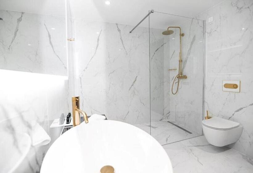 سوییت, Elegans Hotel Brdo