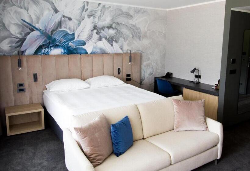 سوییت, Elegans Hotel Brdo