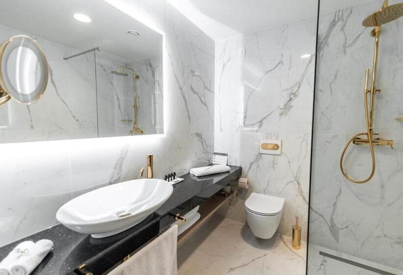 سوییت, Elegans Hotel Brdo