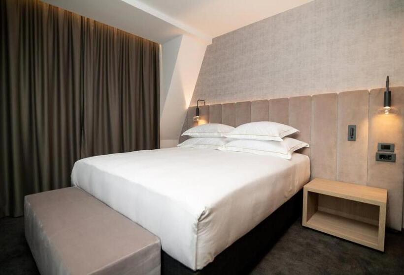 سوییت, Elegans Hotel Brdo