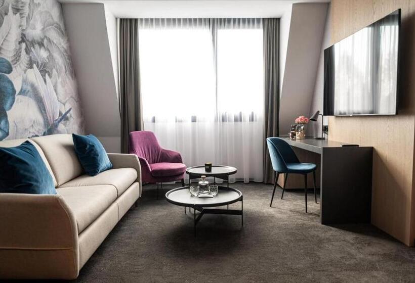 سوییت جونیور, Elegans Hotel Brdo