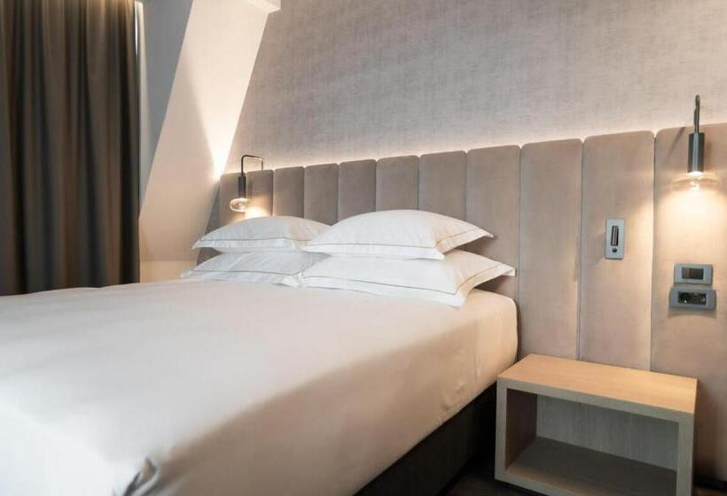 سوییت اجرایی, Elegans Hotel Brdo