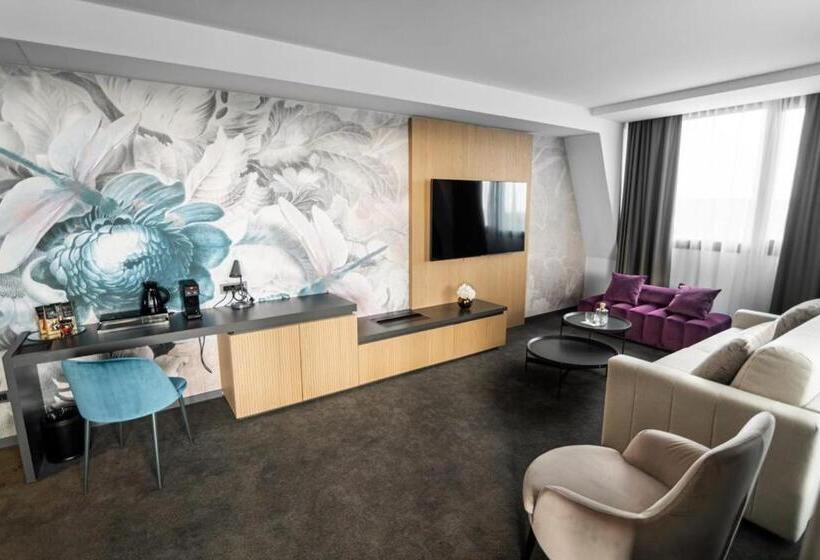 سوییت اجرایی, Elegans Hotel Brdo