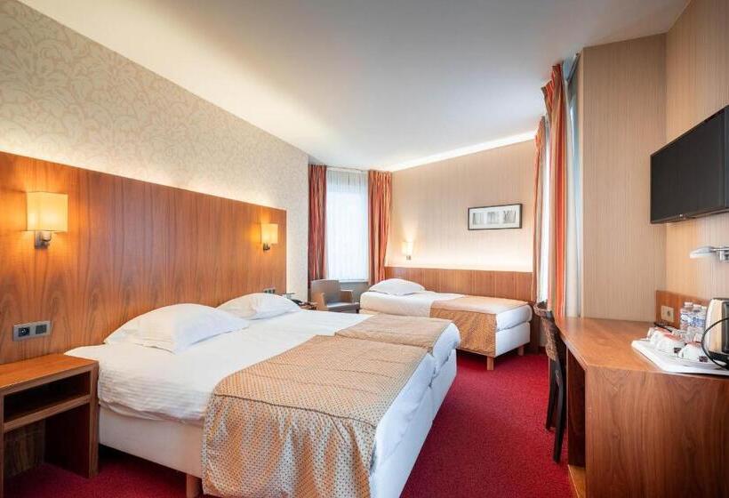 컴포트 트리플 룸, Chamade