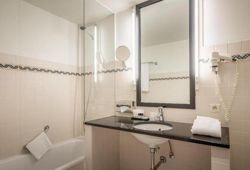 스탠다드 룸, Chamade