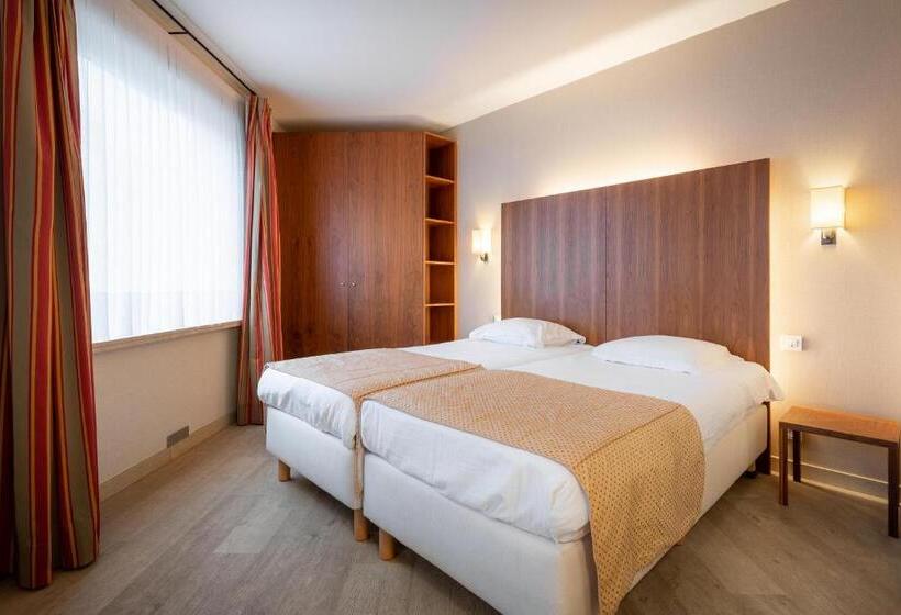 스탠다드 룸, Chamade