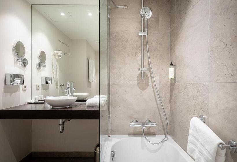 컴포트 룸, Chamade