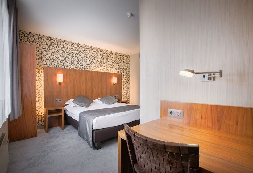 컴포트 룸, Chamade