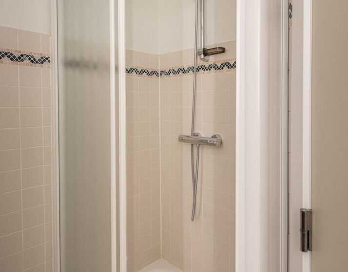 스탠다드 룸, Chamade