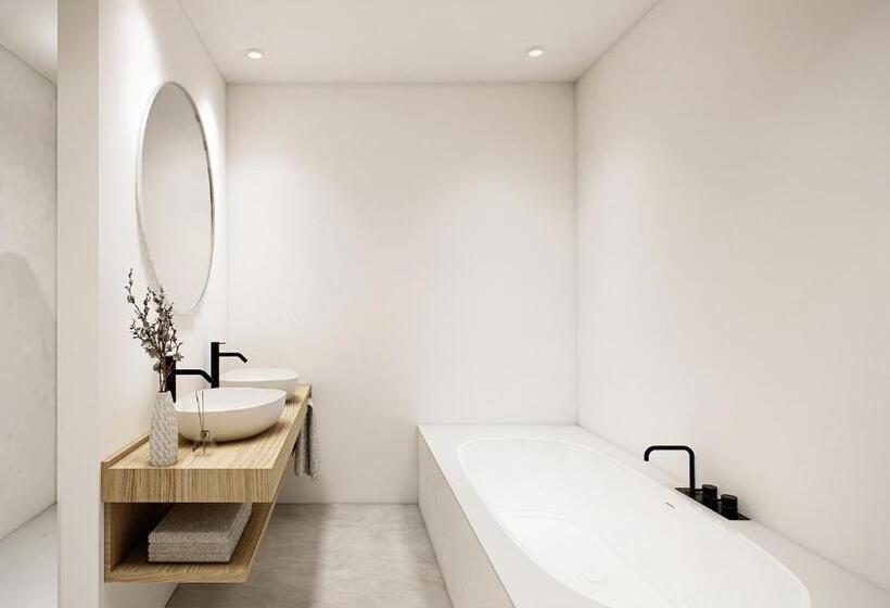 디럭스 룸, Chamade