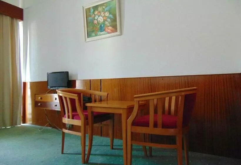 スタンダードルーム, Hellas
