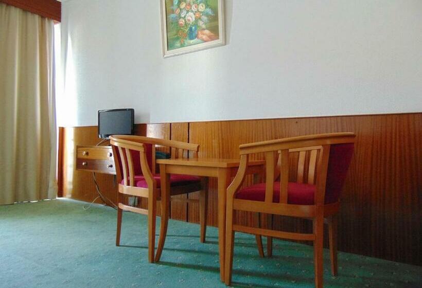 ファミリールーム, Hellas