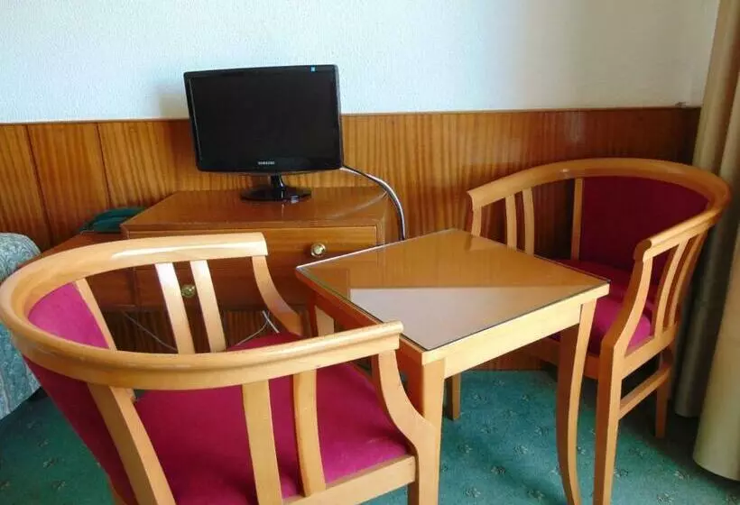 ファミリールーム, Hellas