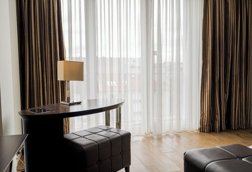 اتاق لوکس, Homaris West Side