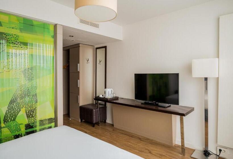 اتاق لوکس با بالکن, Homaris West Side