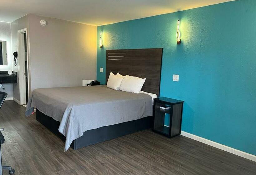 Standard Room King Size Bed, Key West Inn  Tuscumbia