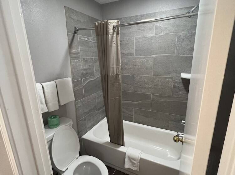 Standard Room 2 Double Beds, Key West Inn  Tuscumbia